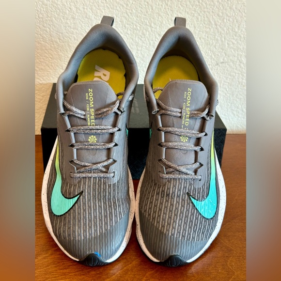 Nike Kids Air Zoom Speed 2 (GS)
Running Shoes Size 7Y
Gunsmoke/Dynamic Turquoise - Picture 5 of 12